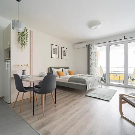 Ξενοδοχείο με διαμερίσματα Westside Garden By Urbanrent *